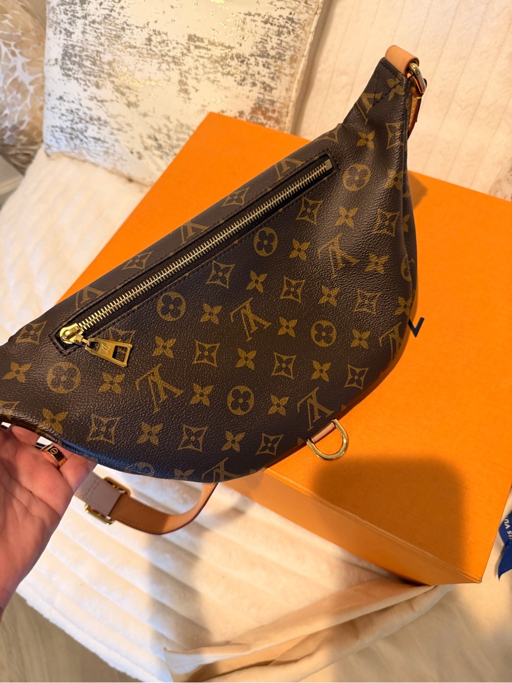 Louis Vuitton Bumbag in Monogram Canvas - Picture 11 of 16
